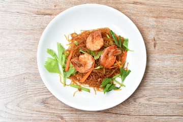baked glass noodles with slice carrot and celery topping shrimp on plate