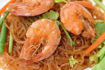baked glass noodles with slice carrot and celery topping shrimp on plate