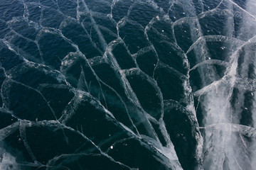 Struktur im Eis auf dem Baikalsee