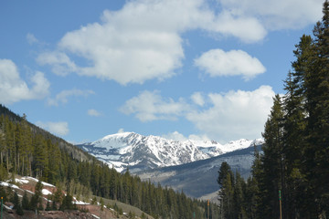 Fototapeta na wymiar Colorado mountains with snow