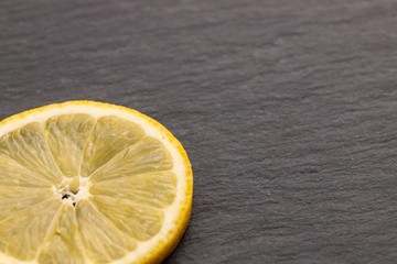 Zitrone auf Schieferstein 