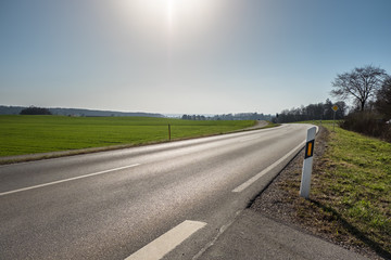 Landstraße in Deutschland, Bayern bei Tag