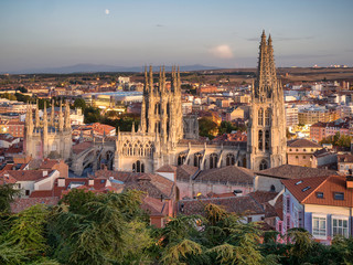 Fototapeta premium Time-blended sunset/night view over the city and cathedral of Burgos in Spain, a highlight for pilgrims of the Way of Saint James.