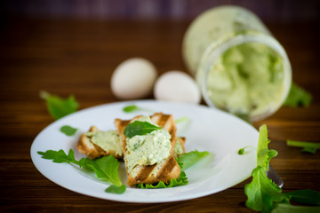 green bread spread of arugula, curds and eggs with fried toast