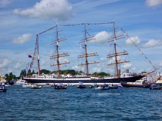 Amsterdam, August 19 2010 Sail, arival of Sedov (schip, 1921) in port of Amsterdam, with flags on four masts, surounded with small boats.