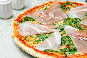 Pizza with Parma ham and arugula