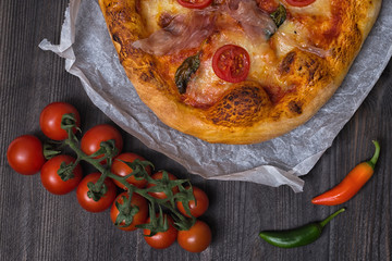 Pizza cherry chilly mozzarella prochutto