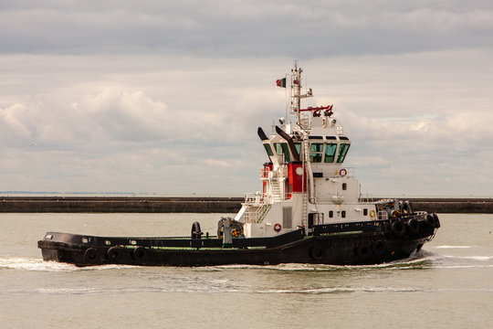 Bugsierschlepper im Hafen von Le Havre
