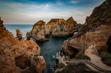 Klifowe wybrzeże Algarve, Ponta da Piedade, Portugalia © Paweł Mielko