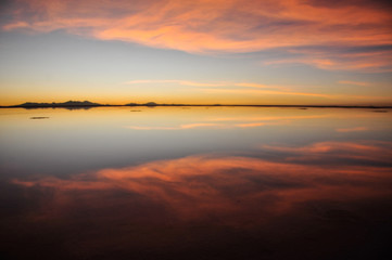 Fototapeta na wymiar Sunset at the Salar de Uyuni,Bolivia