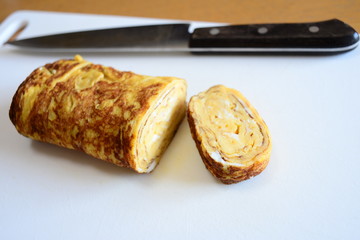 一つカットした玉子焼き