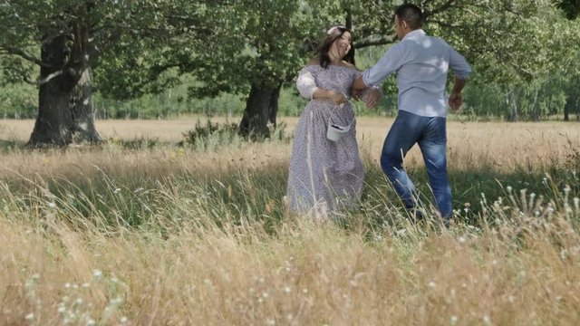 The guy with the Girl under the Tree Dance Tatar folk Dance
