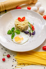 spaghetti with cheese and fried egg
