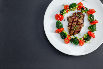 grilled meat with tomatoes and broccoli