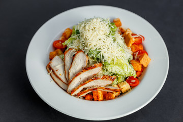 Caesar salad with chicken and crackers