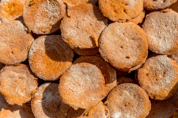 cupcakes with powdered sugar