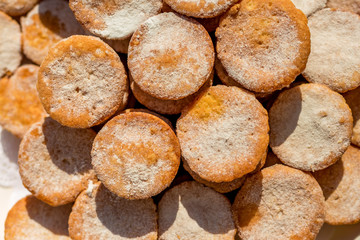 cupcakes with powdered sugar