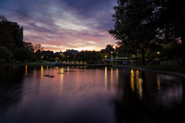 Fototapeta na wymiar A Dreamy Sunset in the Boston Public Garden
