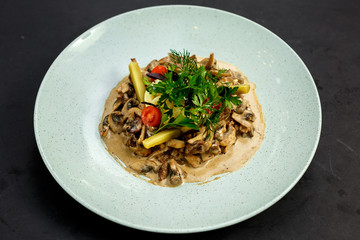 mashed potatoes with mushrooms and cream sauce with vegetables