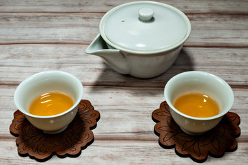 A teapot and teacups for Japanese tea