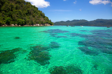 Fototapeta na wymiar Paradise beach on tropical island. 