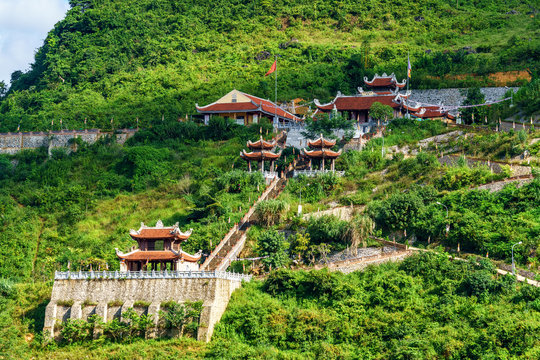  " Thien Vien Truc Lam Ban Gioc " pagoda on Trùng Khanh town, Cao Bang province, Vietnam.