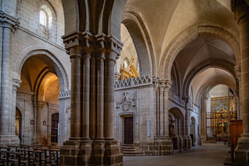 catedral romanica de la ciudad historica de Zamora con su catedral - obrazy, fototapety, plakaty