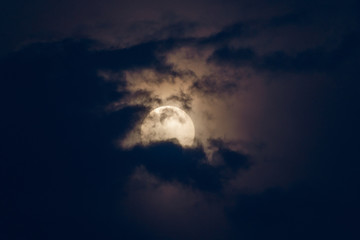 Fototapeta na wymiar Super moon in a black sky with clouds