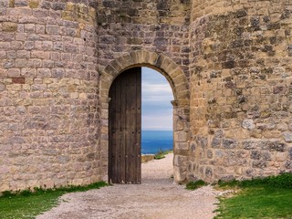 Fototapeta na wymiar Gate and main entrance of Loarre Castle, Huesca, Aragon, Spain