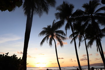 Fototapeta na wymiar Honolulu Diamond head and Honolulu beach