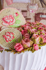 cake with cream colored roses