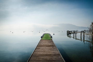 Obraz premium Ponton au Petit Port d'Annecy-le-Vieux