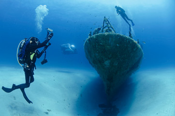 relitto nave da guerra batiscafo fotografo subacqueo