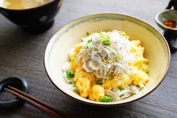ふわとろしらす丼