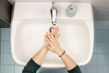 come lavarsi le mani