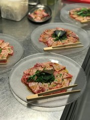 Plato de cocina. Sasimi de atún.