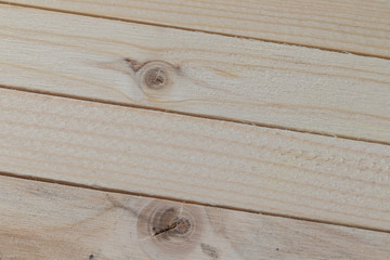 Immagine ravvicinata di tavole di legno chiaro da bricolage