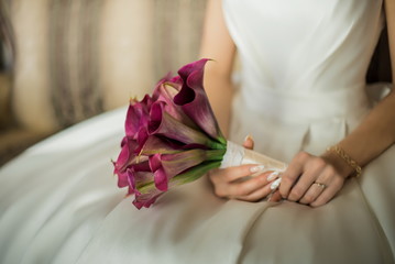 bride holding bouquet