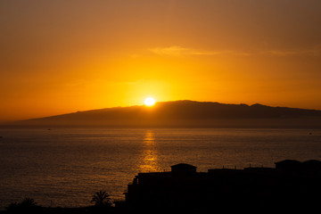 Sonnenuntergang hinter La Gomera von Teneriffa
