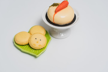 Cute desserts for Easter, yellow macaroons-chicken, carrot cake