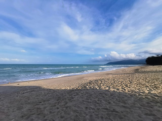 Fototapeta na wymiar Beautiful beach sunshine and blue sky , the south of Thailand