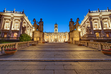 Obraz premium The Cordonata and the Piazza del Campidoglio in Rome at night