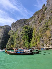 Bateau typique Thaïlandais dans la baie de Phang Nga Phuket