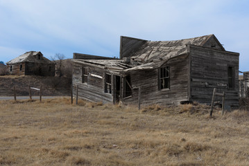 Fototapeta na wymiar old abandoned prairie buildings