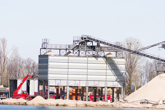 Conveyor belt of a sand extraction installation In Nijmegen, Netherlands