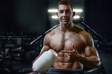 Obraz na płótnie Canvas Bodybuilder protein powder after fitness workout