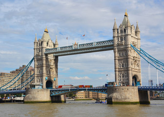 Fototapeta na wymiar Tower Bridge in London, United Kingdom