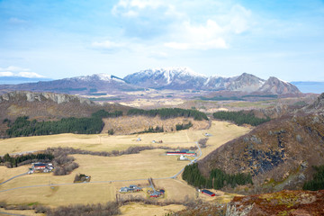 Fototapeta na wymiar Easter trip to Kaukarpallen mountains in Brønnøy municipality, Northern Norway
