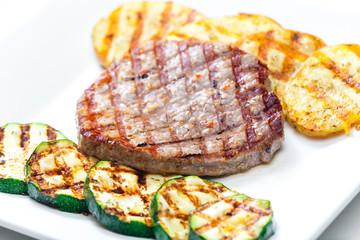 grilled tuna with potatoes and zucchini