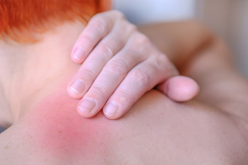 Clinical manifestations of osteochondrosis. The patient complains of pain. Pain increases when the head is tilted and turned.